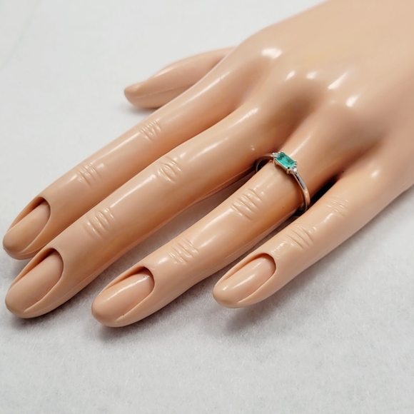 Sterling Silver Paraíba Tourmaline Ring - Picture 12 of 13